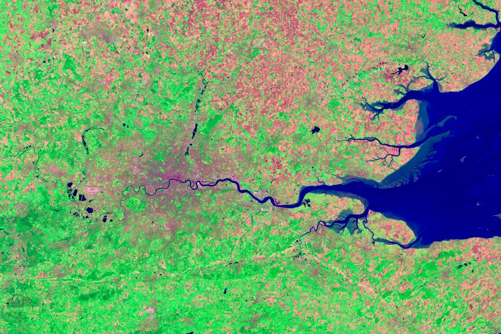 Landsat 7 - ETM+ false color satellite image of London on September 13, 2002